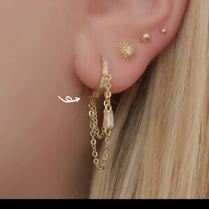 🦋Boutique🦋 Gold Huggie Earrings!